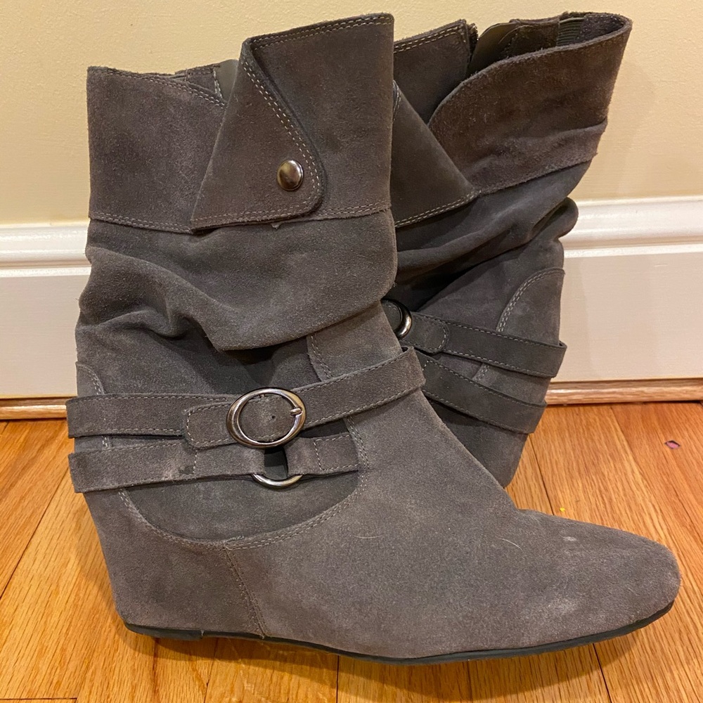 5/$25 - White Mountain grey boots